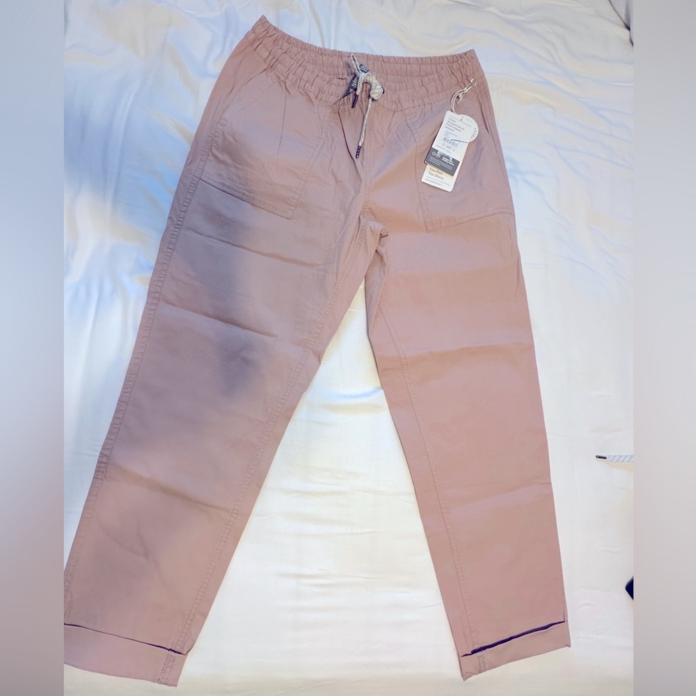 Vuori Women’s Vintage Ripstop pants. NWT. Size Small. Color: Dogwood